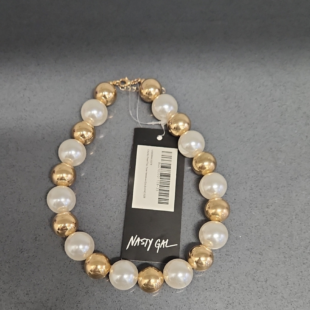 Nasty Gal Gold and Cream Pearl Necklace